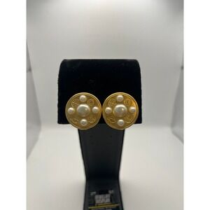 Liz‎ Claiborne Gold Tone Pearl Clip On Earrings Round Medallion Design